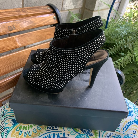 Heels - Picture 5 of 5